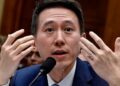 Tại sao CEO TikTok học theo phong cách ăn mặc của Mark Zuckerberg?