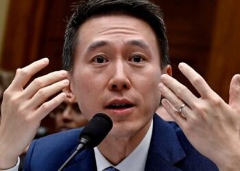 Tại sao CEO TikTok học theo phong cách ăn mặc của Mark Zuckerberg?