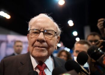 Warren Buffett khen ngợi Elon Musk nhưng tại sao không muốn đầu tư vào Tesla?