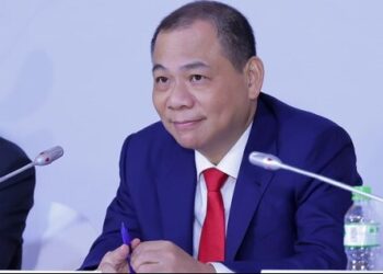 Khối tài sản của tỷ phú Phạm Nhật Vượng sau khi tặng cả nghìn tỷ đồng và một nhà máy pin cho VinFast