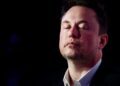 Cổ phiếu Tesla lao dốc 60% từ đỉnh, nhà đầu tư khó chịu trước cách làm việc của Elon Musk