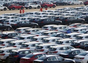 Ô tô nhập khẩu chất đống, các cảng châu Âu biến thành ‘bãi đỗ xe’