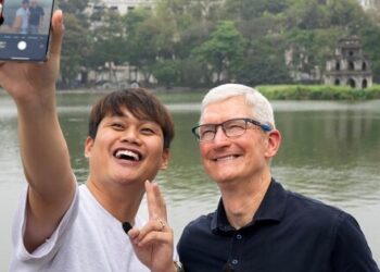 Tim Cook khuyên giới trẻ ‘đừng làm việc vì tiền bởi sẽ mệt mỏi nhanh’