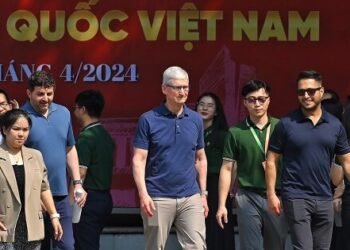Tim Cook gặp Thủ tướng, thăm trường học tại Việt Nam