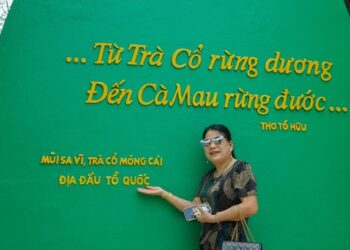 Du khách Quảng Nam nghẹn ngào, xúc động khi đặt chân tới Sa Vĩ – địa đầu Tổ quốc