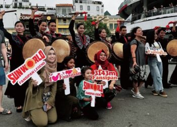 Du khách hào hứng “săn” vé cáp treo Fansipan tại Ngày hội Sa Pa tại Hà Nội