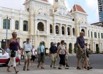 Khách ngoại ít chi tiêu, TP HCM tính tổ chức đón 600 CEO nước ngoài để thúc đẩy bán lẻ du lịch