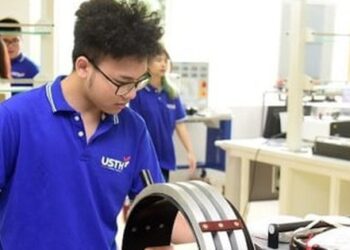 So sánh ngành Cơ khí hàng không và Kỹ thuật hàng không