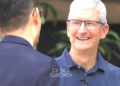 Tiếp tục cập nhật: CEO Tim Cook trò chuyện thân mật, vui vẻ chụp hình với thầy cô giáo Hà Nội