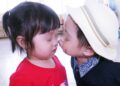 Bé gái học mẫu giáo bị bạn nam cùng lớp hôn môi, cô giáo xử trí khéo léo khiến phụ huynh hết mực yên tâm: Giáo dục giới tính cho trẻ cần nhớ điều này