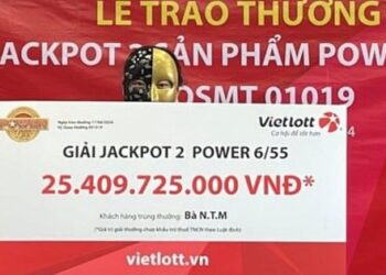 Người phụ nữ trúng số hơn 25 tỷ đồng dành tiền chữa bệnh cho con