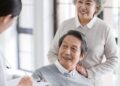 Dù nam hay nữ, qua 60 tuổi nhất định phải có 2 loại giấy này trong tay: Không giàu sang vẫn an vui cả đời