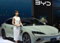 BYD ngấm đòn cuộc chiến giá xe điện