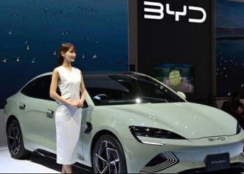 BYD ngấm đòn cuộc chiến giá xe điện