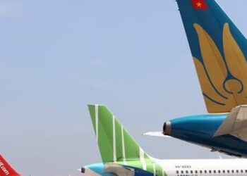 Bộ Tài chính lý giải giá vé máy bay tăng cao