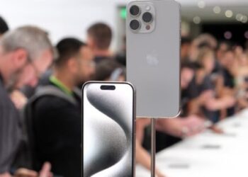 iPhone 15 Pro Max bán chạy nhất thế giới