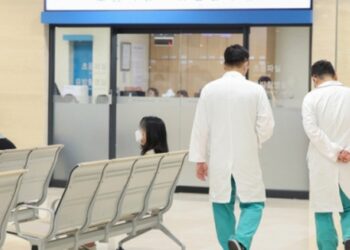 Cuộc chiến chưa kết thúc: 12.000 bác sĩ Hàn Quốc đình công tiếp tục đối mặt với khó khăn mới, khủng hoảng y tế toàn quốc rơi vào bế tắc