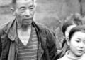 Nhận nuôi đứa trẻ bị bỏ rơi bên đường, 30 năm sau người đàn ông bán rau được báo đáp bằng cuộc sống sung túc