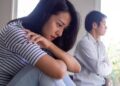 Thu nhập 12 triệu đồng/tháng phải cáng đáng cả gia đình, vợ tủi thân cảnh chồng chạy xe ôm, mê cờ bạc: ‘Mỗi lần hỏi chồng phí sinh hoạt là tôi như đi đòi nợ!’