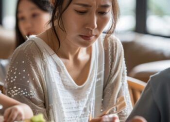 Mới nghỉ lễ 2 ngày ở quê, tôi đã sốc vì sự thay đổi của con gái, oái oăm khi nguyên nhân là từ anh họ