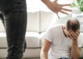 Ảnh hưởng từ bạo lực gia đình đối với tâm lý nam giới: Căng thẳng, trầm cảm, không dám chia sẻ cùng ai và dẫn tới hành động cực đoan