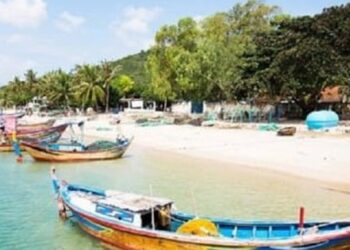 Vẻ đẹp bình yên thơ mộng tại bãi biển Dốc Lết Nha Trang