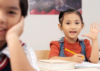 Sự khác biệt giữa học sinh trung bình và học sinh giỏi không phải ở IQ, mà là 4 đặc điểm này!