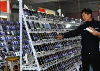 Cảnh sát bị sốc khi theo dõi 1 người dùng một lúc 3.000 chiếc điện thoại, truy vết phát hiện dòng tiền 35 tỷ đồng
