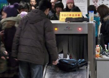 Khách Việt kể trải nghiệm đi tàu điện ở Trung Quốc: Một thứ trong vali có thể bị kiểm tra bất cứ lúc nào!