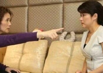 Mẹ chồng nói nếu nhà ngoại không cho tiền mua nhà thì sổ đỏ phải đứng tên bà