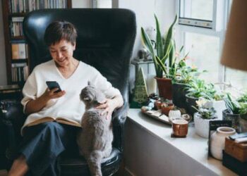 57 tuổi, lương hưu 27 triệu đồng/tháng nhưng tôi chỉ nói 13 triệu/tháng: Thái độ của vợ chồng con trai tôi gây sốc