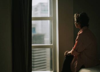 59 tuổi, sau khi nghỉ hưu, tôi nhận ra thực tế đau lòng: Dù có tiền hay không, con cái hiếu thảo hay không thì khi già cả đều giống nhau 1 điều