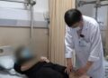 Người đàn ông gãy đôi xương đùi khi ho, bác sĩ cau mày vì thủ phạm là loại đồ uống nhiều người thích