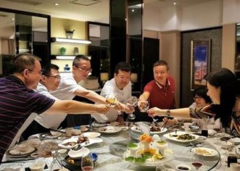 Tham gia họp lớp sau 10 năm, trở về nhà tôi lập tức rời nhóm chat và không hẹn gặp lại: Không phải so bì, tinh thần của tôi thoải mái, vui vẻ hẳn!