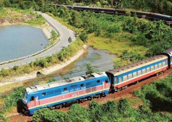 Chuyến tàu giá hơn 100.000đ chạy hơn 2 tiếng lúc nào cũng thấy đông: Có gì mà thu hút du khách đến vậy?