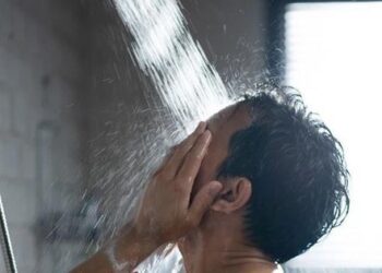 6 kiểu tắm tăng nguy cơ đột quỵ: Số 1 nhiều người hay mắc vào mùa hè