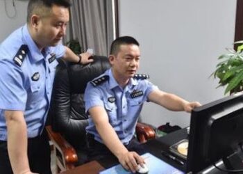 Theo dõi một công nhân nhà máy đột nhiên giàu có, mở cả khách sạn, cảnh sát phát hiện bí mật khiến các chuyên gia vui mừng