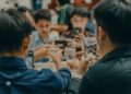 Sếp mời món ăn bạn không thích, người thường từ chối thẳng thừng, người EQ cao đáp khéo lập tức ghi điểm