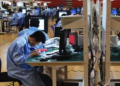 Sếp mới lên, lương giảm từ 70 còn 15 triệu vì lý do khó chấp nhận, tôi từ chức 3 ngày thì nhận món quà lạ