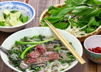 Hiểm họa từ loại rau người Việt cực mê: Tưởng ngon lành nhưng rất dễ nhập viện vì rước cả “ổ sán” vào bụng