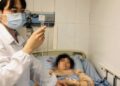 Người phụ nữ phát hiện sỏi dạ dày to bằng quả bóng bàn sau 1 tuần ăn măng