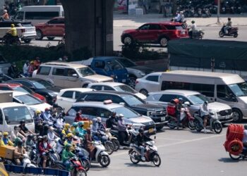 Nắng nóng gần 40 độ ở Hà Nội: