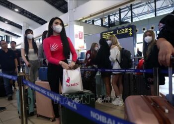 ‘Giảm nhiệt’ giá vé máy bay vào cao điểm hè