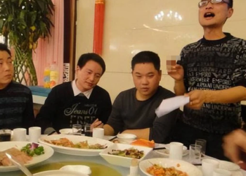 Sếp mời đi ăn buffet nhưng lại bỏ về trước, tôi chủ động thanh toán hoá đơn hơn 5 triệu đồng: 1 ngày sau nhận được tin nhắn mà ấm lòng