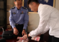 Người đàn ông nhặt được gần 800 triệu đồng liền đem trả lại cho người mất, vài ngày sau bỗng bị tòa án gửi giấy triệu tập