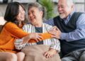 Giữa cha mẹ và con cái cũng cần có ranh giới, nếu không có thể tan nát một gia đình: 4 điều cha mẹ ĐỪNG vượt qua!