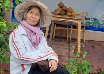 Phải cắt toàn bộ dạ dày do ung thư, người phụ nữ nhắn nhủ: Có 4 thứ cần hạn chế ăn