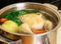 Người Việt nên bỏ ngay thói quen dùng nước luộc gà nấu canh rau cải, đây là lý do
