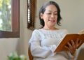 Tôi 57 tuổi, lương hưu 10 triệu đồng/tháng, làm ‘bảo mẫu kiểu mới’, nhận ra: ‘Vừa kiếm thêm tiền, vừa mang lại niềm vui cho người khác, cuộc sống rất hạnh phúc!’