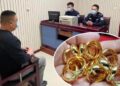 3 người đàn ông mua nhẫn vàng lúc đỉnh giá, thanh toán được vài tiếng thì bất ngờ bị chủ tiệm gọi điện báo cảnh sát: Chiêu thức lừa đảo tinh vi bị vạch trần